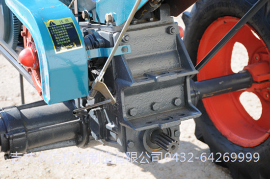 NX181型(xing)四驅手扶(fú)拖拉機