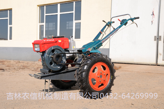 NX101型(xíng)四驅手扶(fu)拖拉機